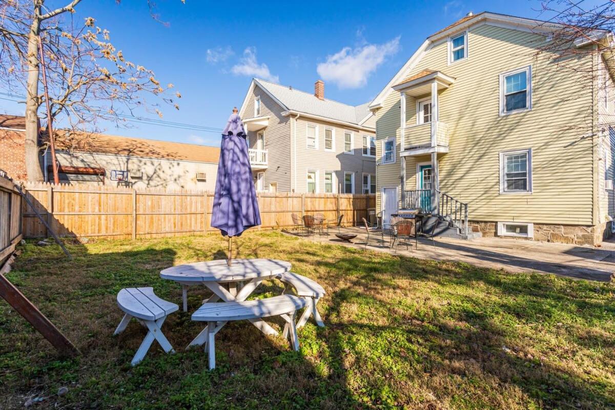 The Blue Sapphire 2Br 2 King Beds & Ample Backyard Διαμέρισμα Μπρίτζπορτ Εξωτερικό φωτογραφία